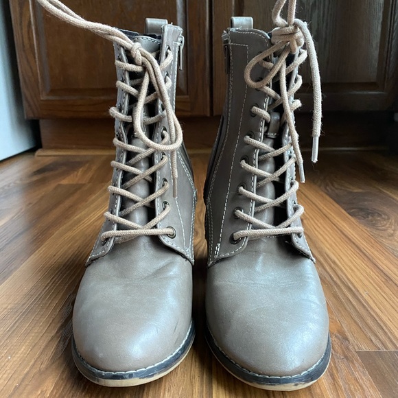 Lace up Boots - Picture 2 of 7